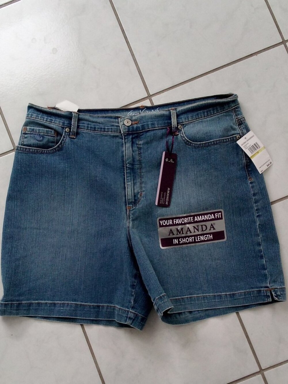 Gloria Vanderbilt Amanda New shorts Size 14